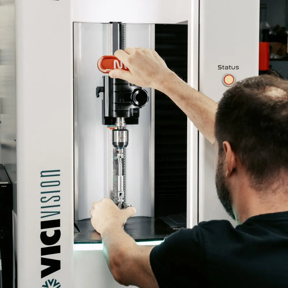 Qualitätskontrolle Drehteile für die Automobilindustrie Inspektion