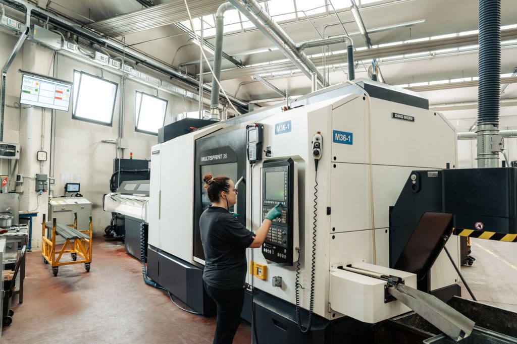 SEO alt text
Sarbo operator working on a CNC multi spindle lathe for contract turning services
