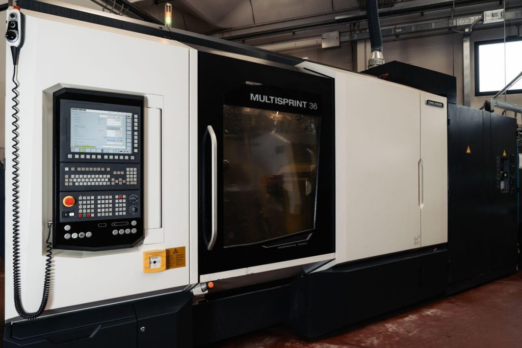 Tornio multimandrino CNC DMG MORI Multisprint 36 nella torneria Sarbo